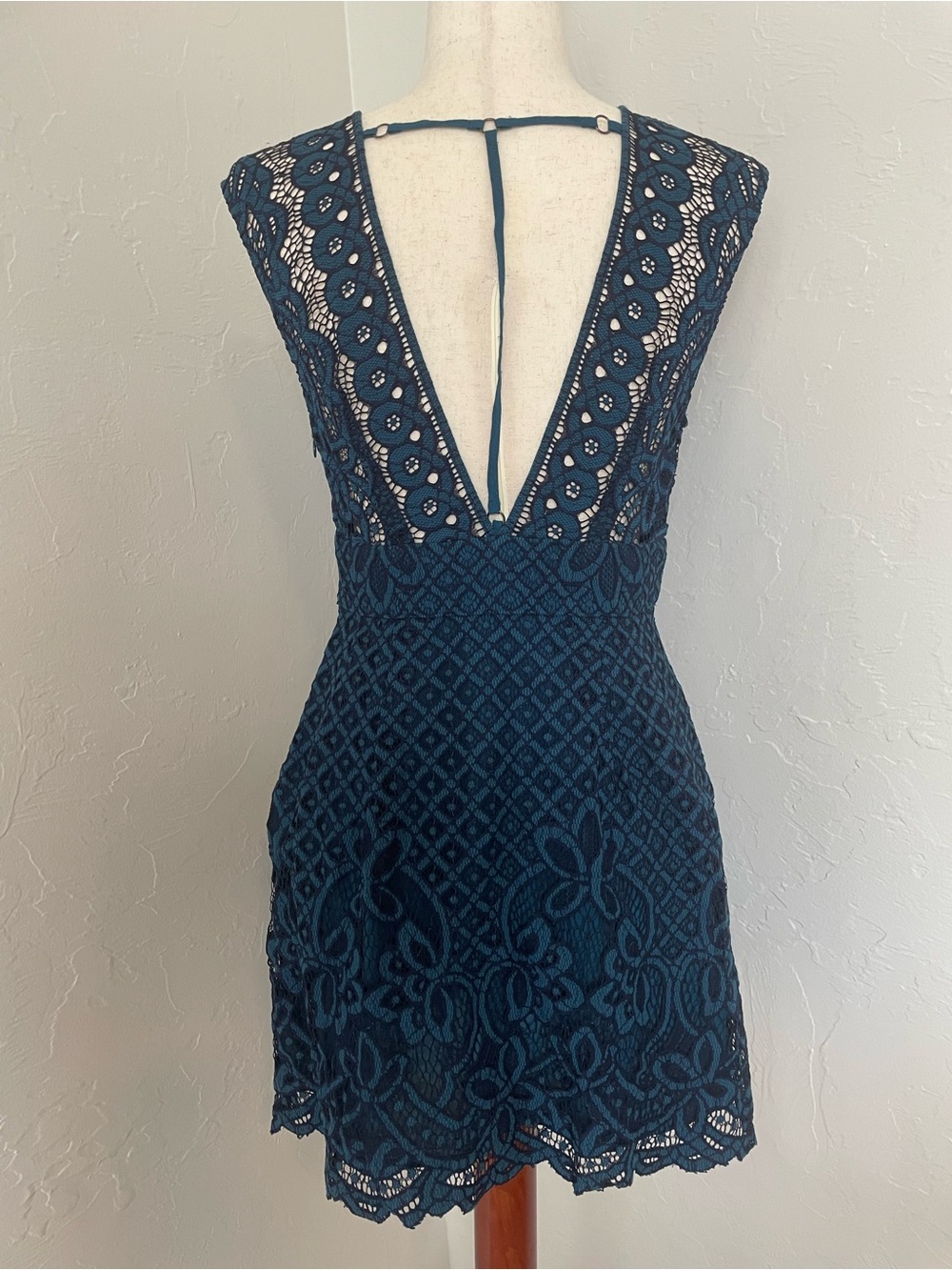 Free People Deep V-Neck Sapphire Blue Teal Lace Mini Dress Urban Outfitters T - Picture 8 of 15